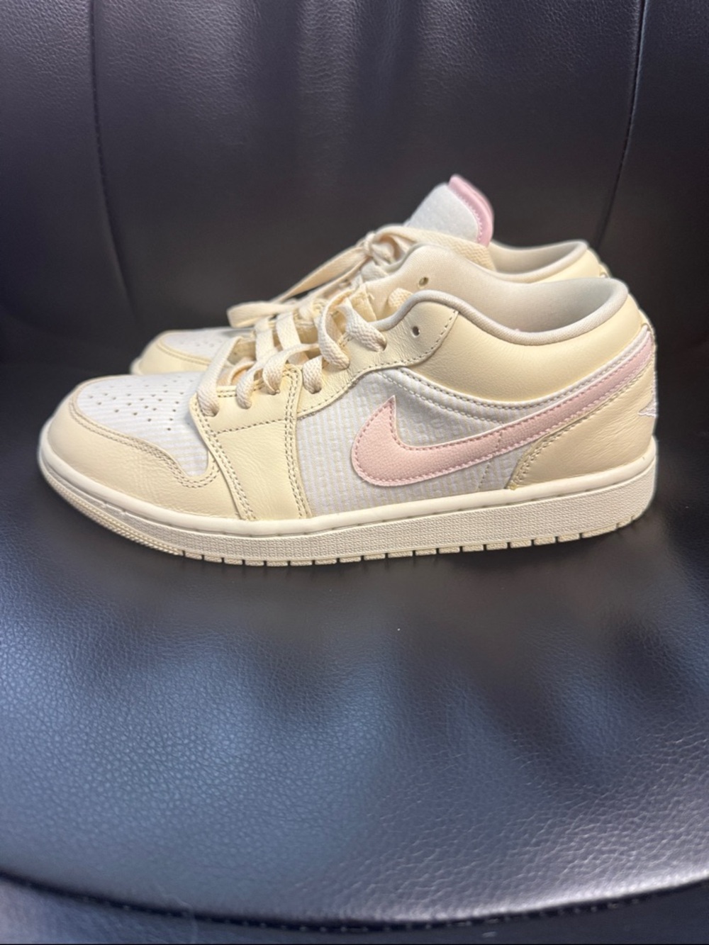 Jordan 1 Lows Women’s Low-Top Sneakers in Cream & Light Pink (W8.5) - Picture 3 of 6